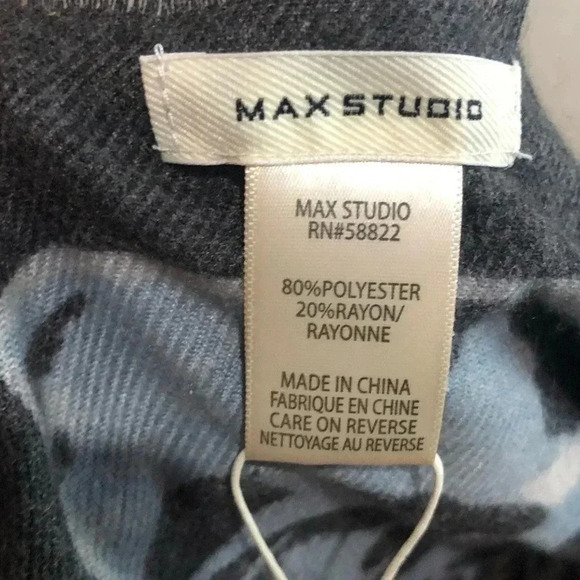 Max studio blanket scarf. - Picture 3 of 6
